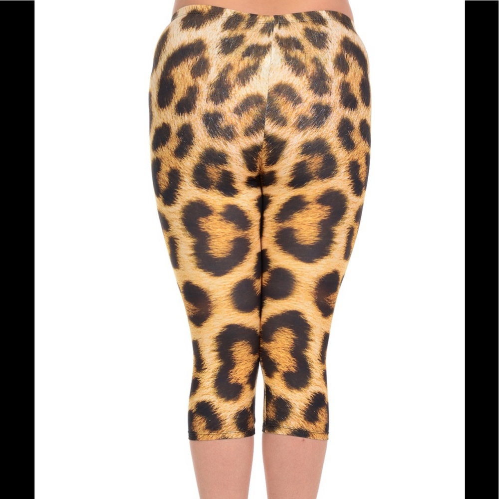 πSALEπ Animal Print Capri - Picture 7 of 8
